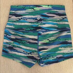 Lululemon Multicolor Patterned Shorts - small